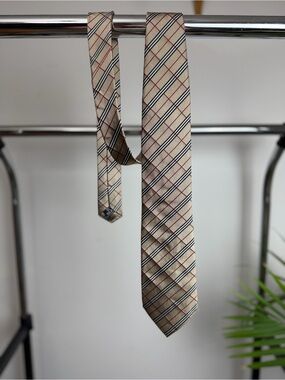 Burberry London Nova Check 100% Silk Tie Made in Italy Designer Necktie